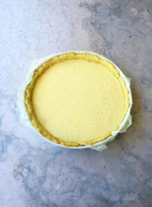 Instruction to spread the cream on the pastry.