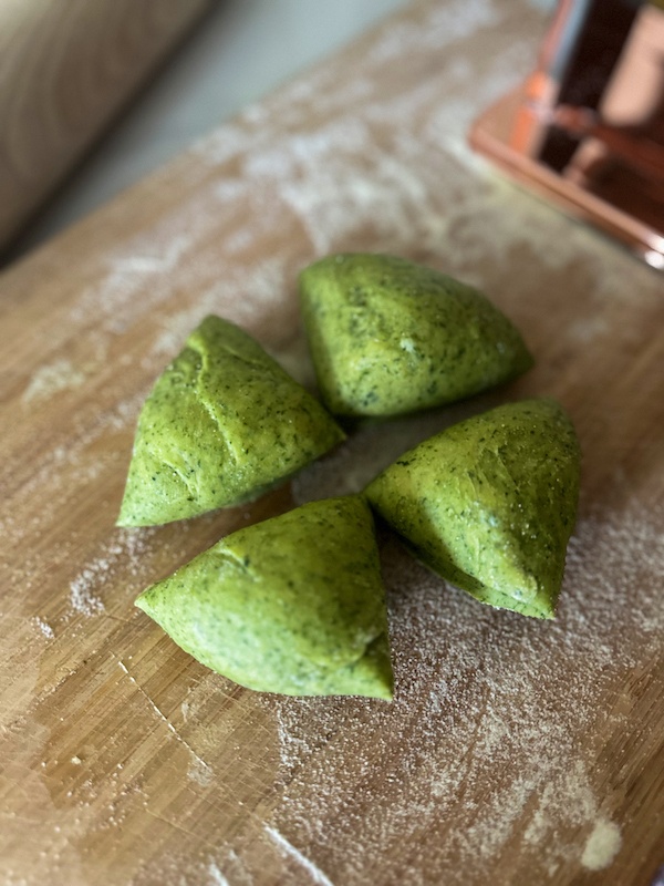 Hay dough cut in 4 pieces