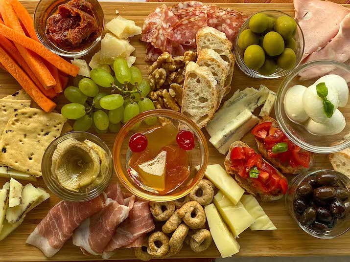 10 Viral Antipasto Charcuterie Board Ideas