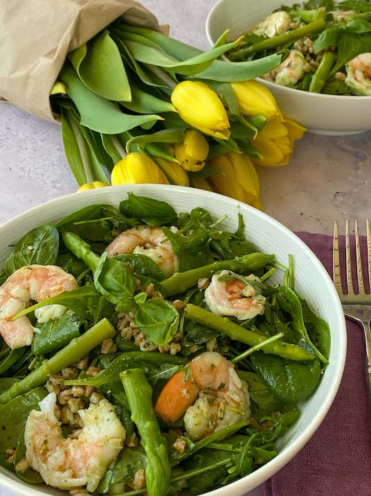 Pesto-Salad-with-Shrimp-and-Spelt
