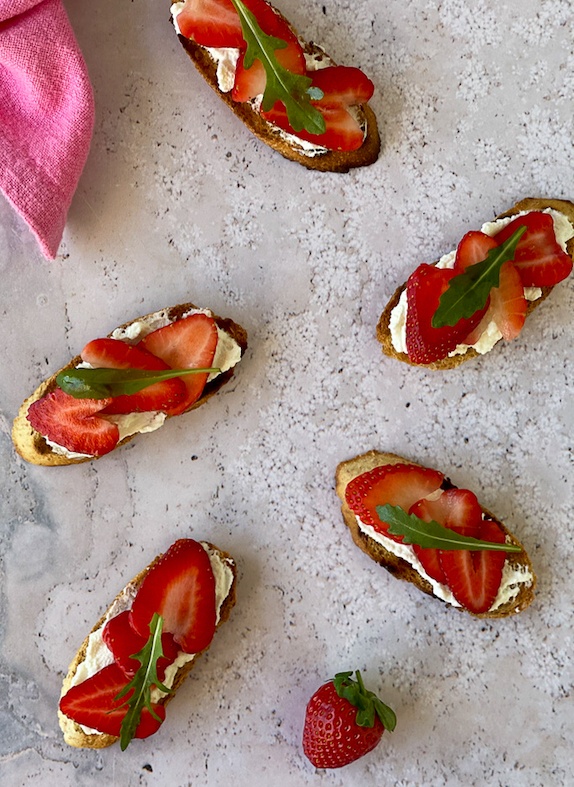 Strawberry-Ricotta-Arugula-Bruschetta