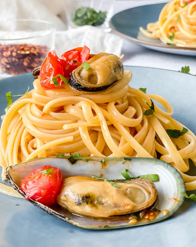 Mussels-Spaghetti-with-Spicy-Cherry-Tomatoes