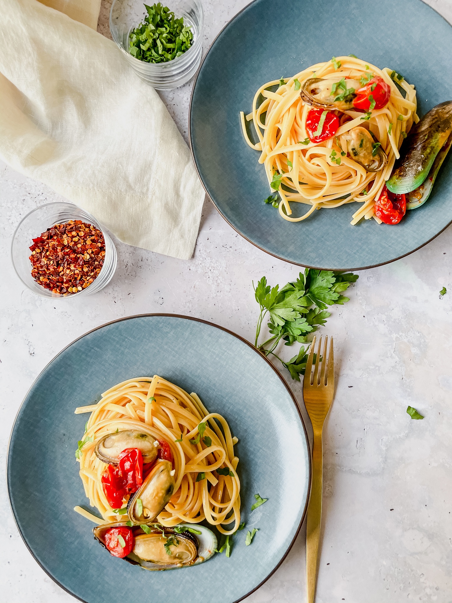 Mussels Spaghetti with Spicy Cherry Tomatoes