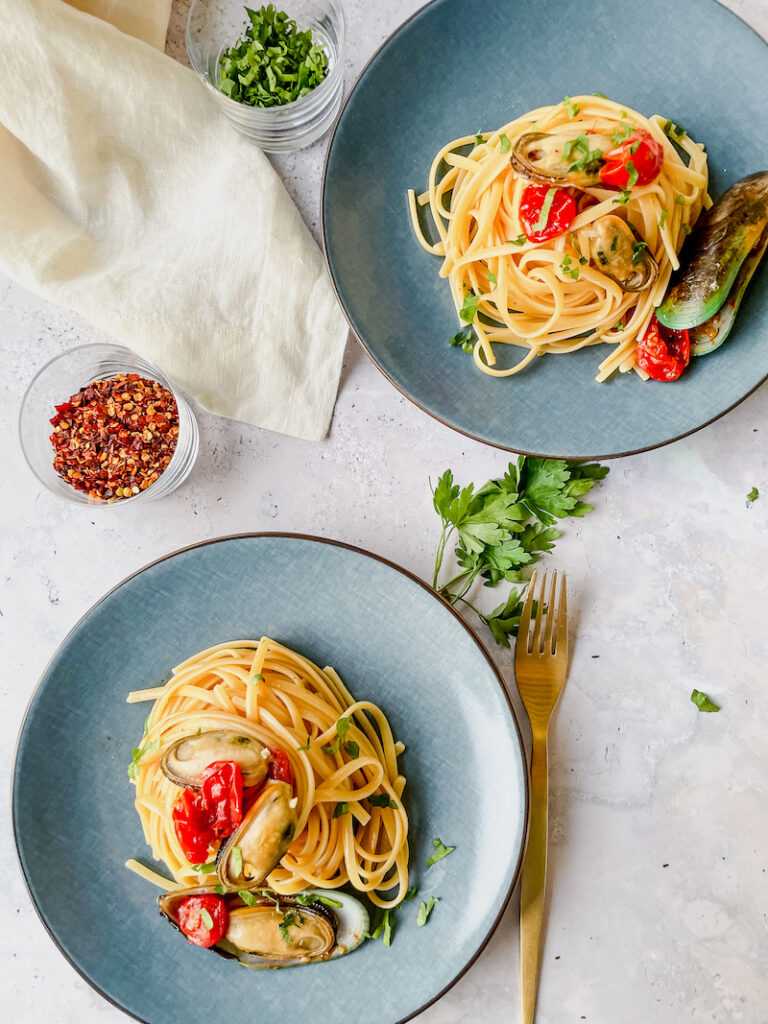 Mussels-Spaghetti-on two plates