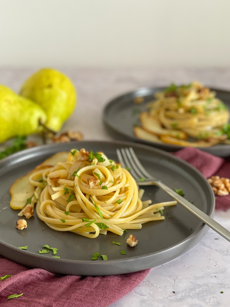 Gorgonzola Pear Walnut Spaghetti Recipe