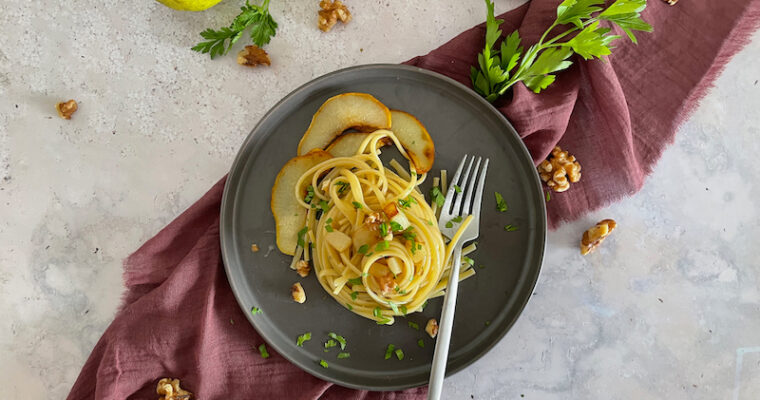 Gorgonzola Pear Walnut Spaghetti