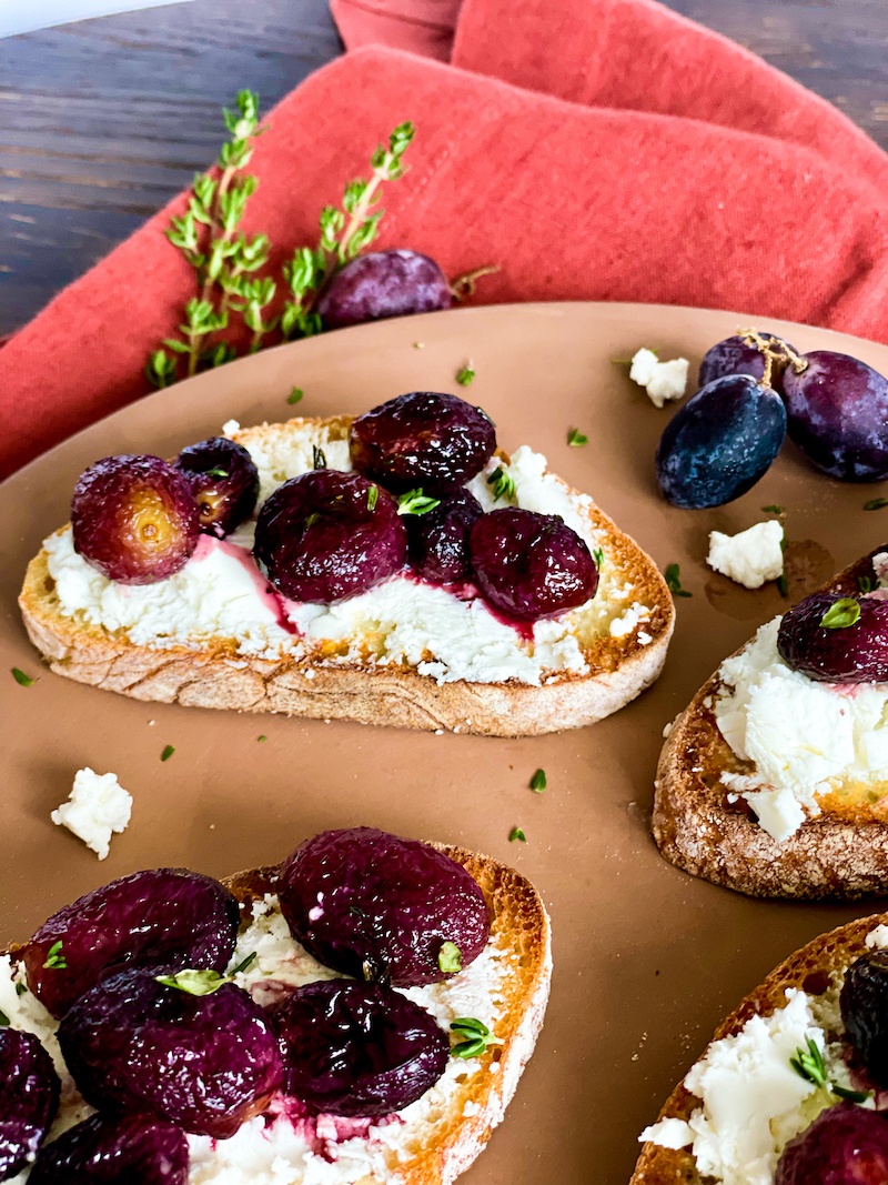 Roasted-grapes-and-goat-cheese-bruschetta recipe