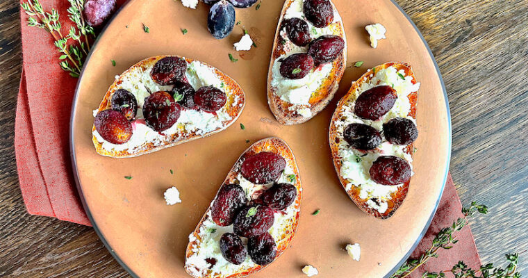 Roasted grapes and goat cheese bruschetta