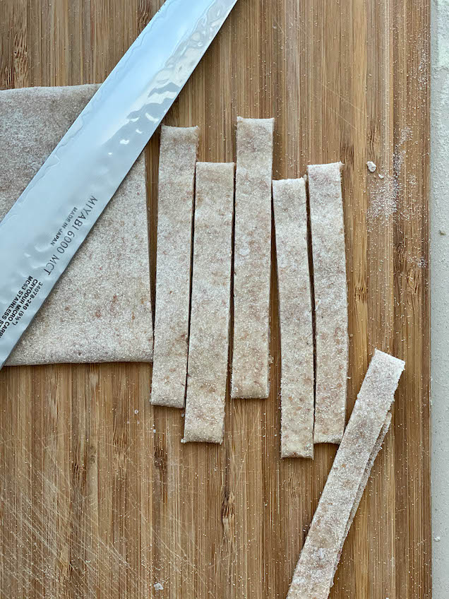 Cutting spelt pasta into tagliatelle by hand