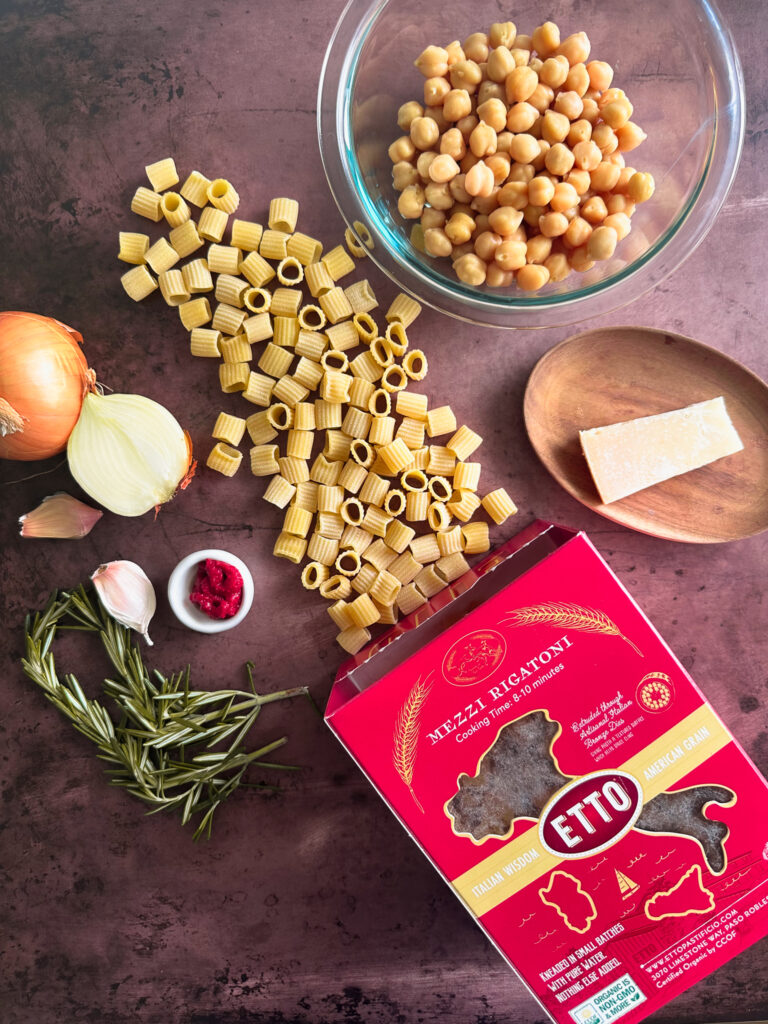 Ingredients tand EEtto Pasta Box to make Pasta e Ceci