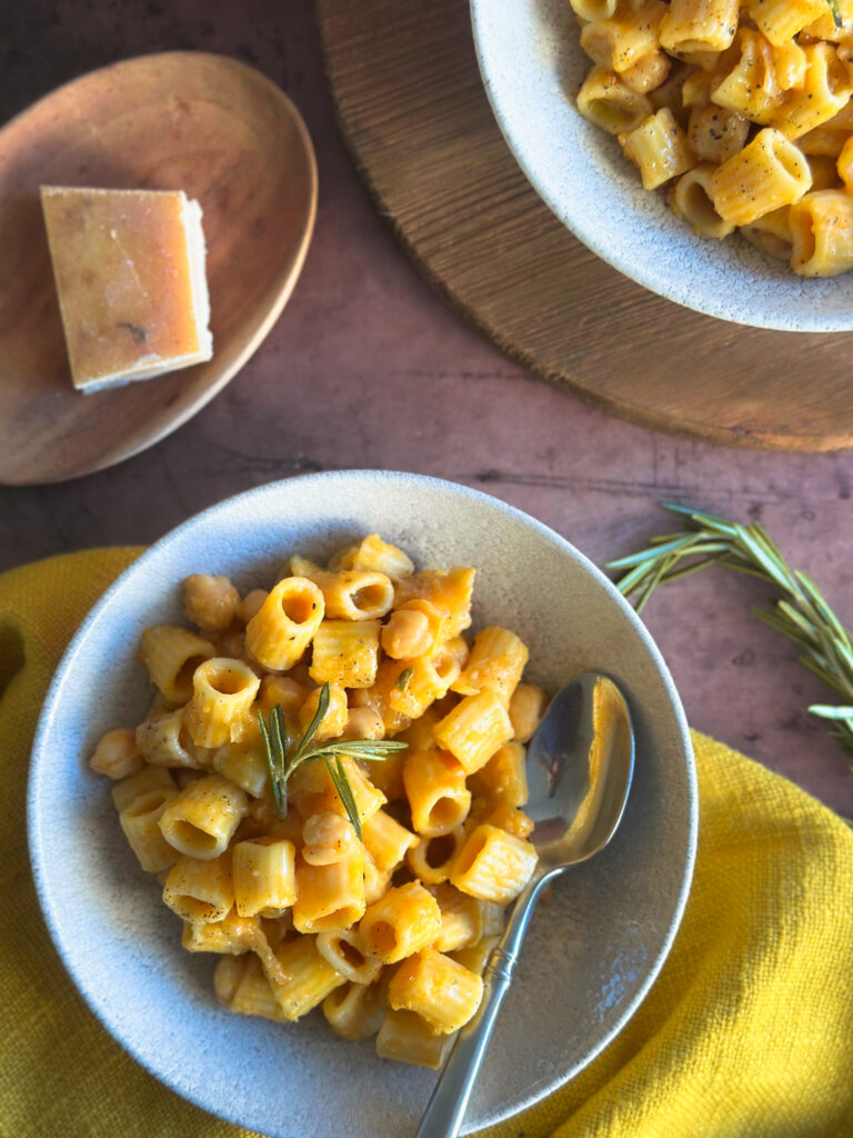 One pot Pasta with chickpeas in bowls.