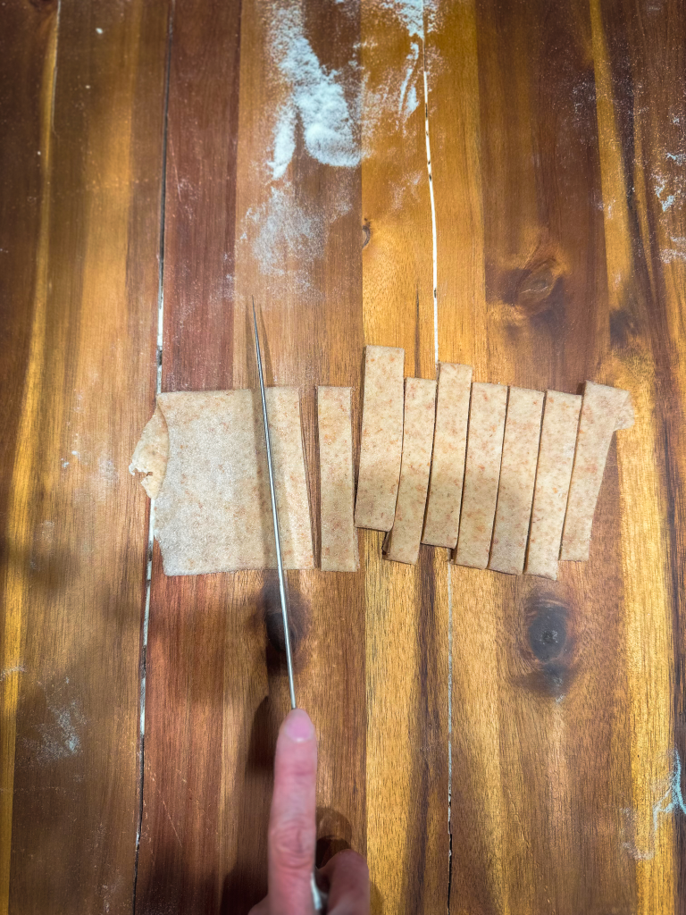 Cutting spelt tagliatelle by hand