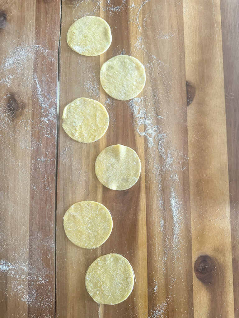 Round circle to be filled to make Casunziei