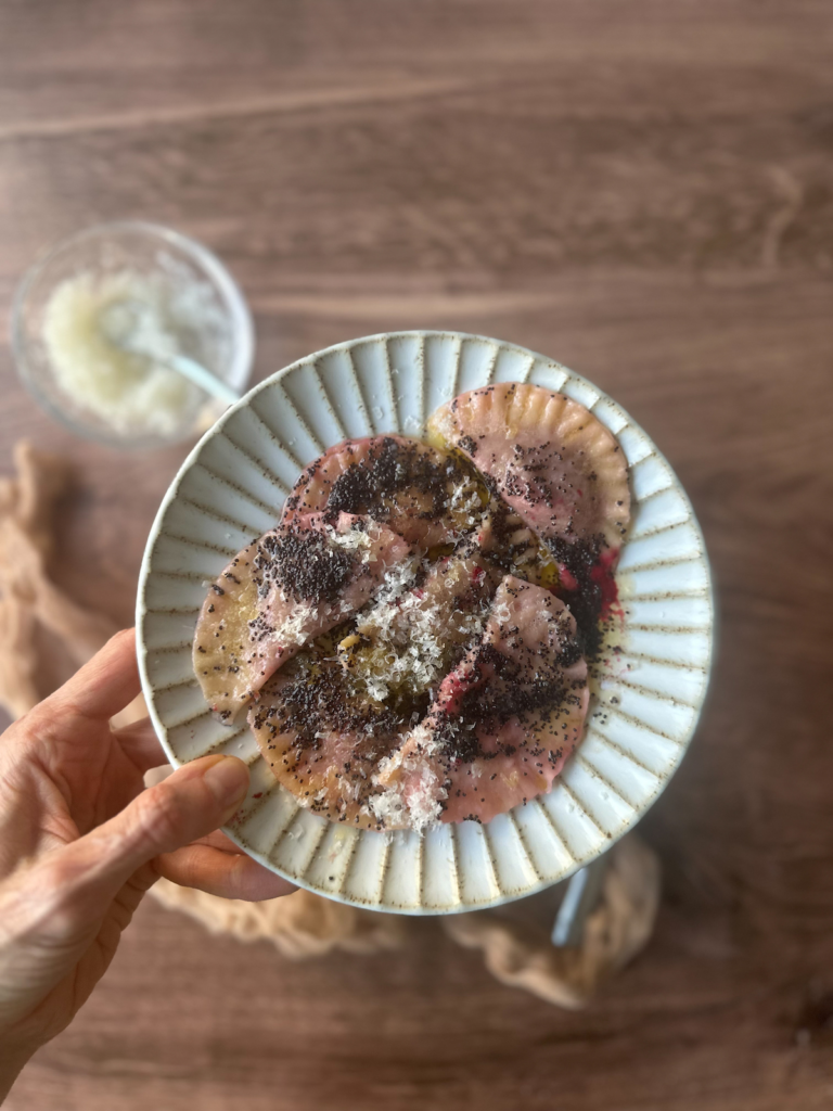 Casunzei from Cortina in a plate held by hand