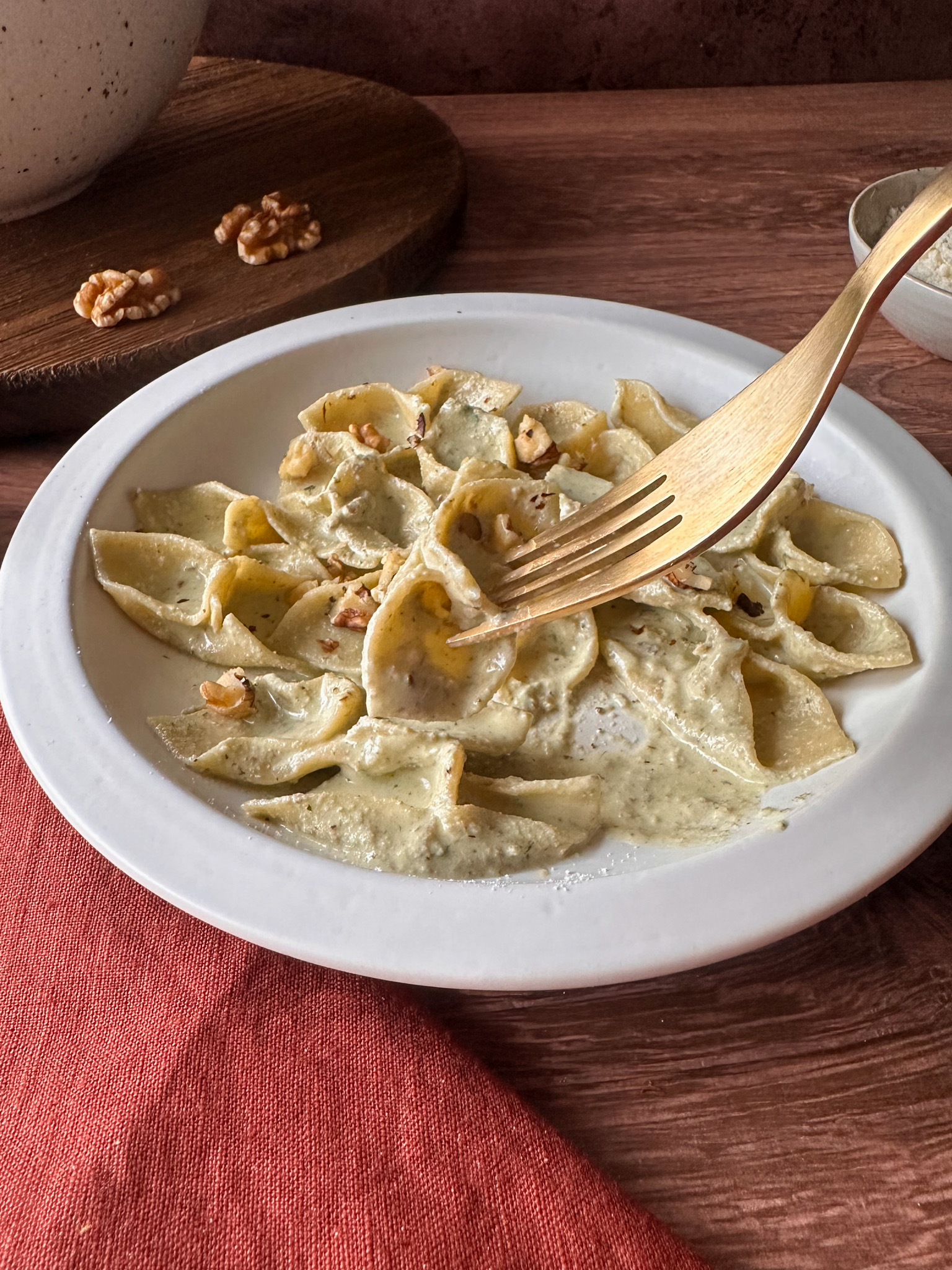 creamy walnut sauce (salsa di noci) used to toss pasta